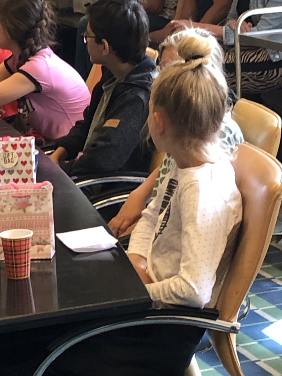 Vandaag introductie van de Kindergemeenteraad. 8 kinderen gaven een pitch om Kinderburgemeester te worden. Lise van der Ploeg van de Lorentzschool is het geworden! 10 juli is de installatie.