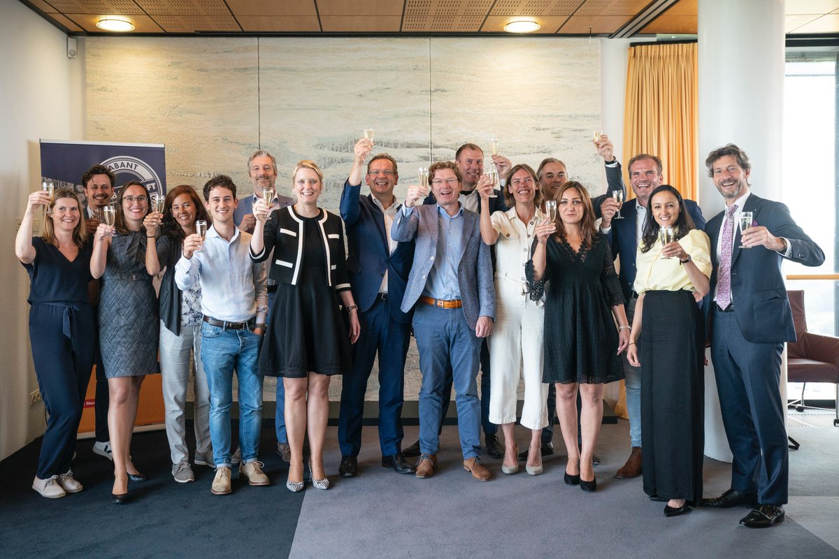 BrabantBOFT's tweet photo. Wat een mijlpaal. Vier ondernemers ondertekenden vanmiddag hun resultaatcontract. Daarmee beschikken ze over de benodigde investering, waarmee ze hun impact in Brabant daadwerkelijk kunnen opschalen. Een dikke proficiat aan de ondernemers én investeerders. https://t.co/rcmjO664nU
