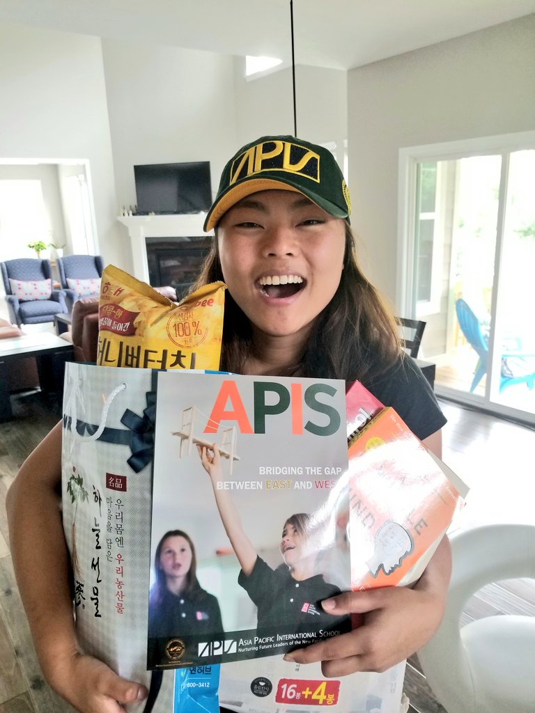 Received a welcome package all the way from my new school in Korea! Can't wait to begin this new chapter in just a few weeks! 😊🇰🇷🇺🇸
