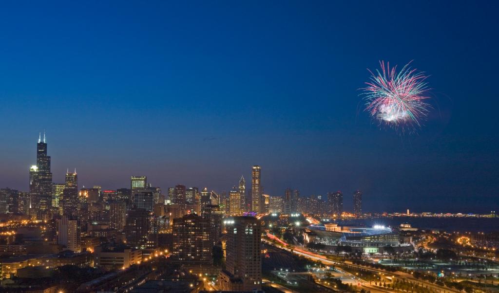 Enjoy the summer's biggest holiday in Chicago, with events that salute the nation and honor its history. spr.ly/6010ESoue