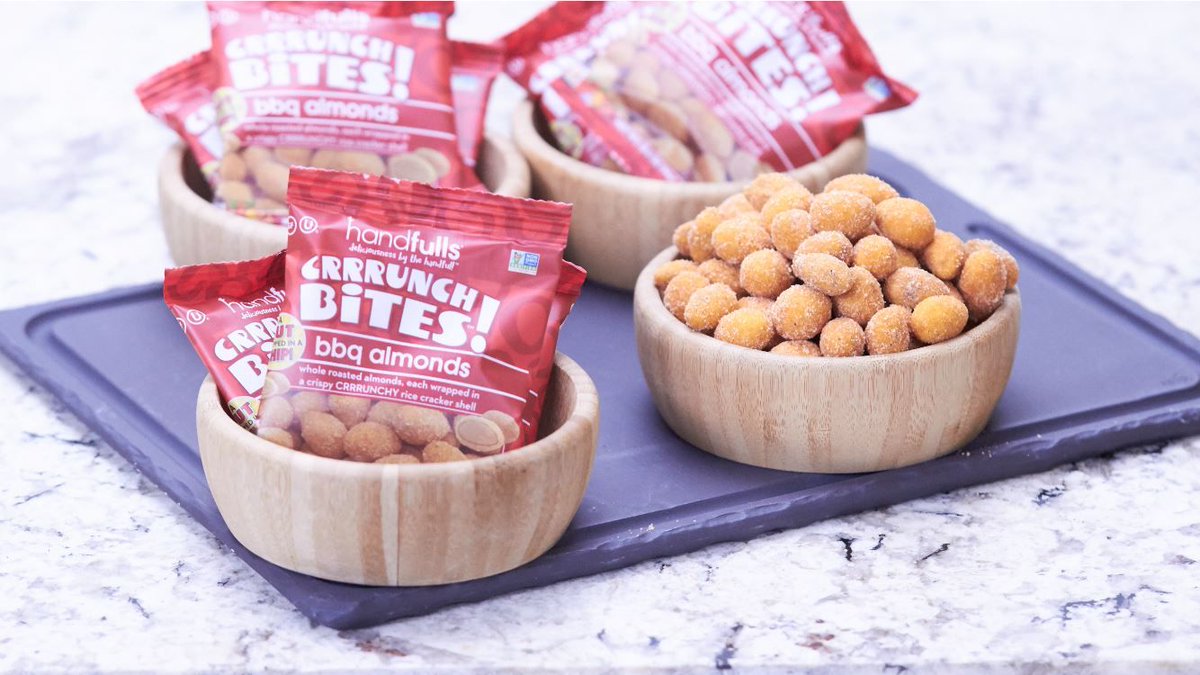 handfullssnacks's tweet photo. Start off the 4th of July week with a SALE! 

From July 3-7, get 25% off any purchase of @ByDeliciousness snacks and beverages with code JULYSNACKS25. Check out: https://t.co/ulS7JwQcU0

#vegan #organic #dairyfree #glutenfree https://t.co/PdvOOYdsAa