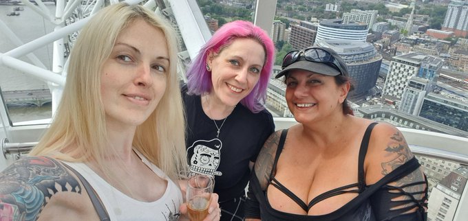 Day out in london with these beautiful ladies! 
@MellieMDY https://t.co/EhX7z6Bkru