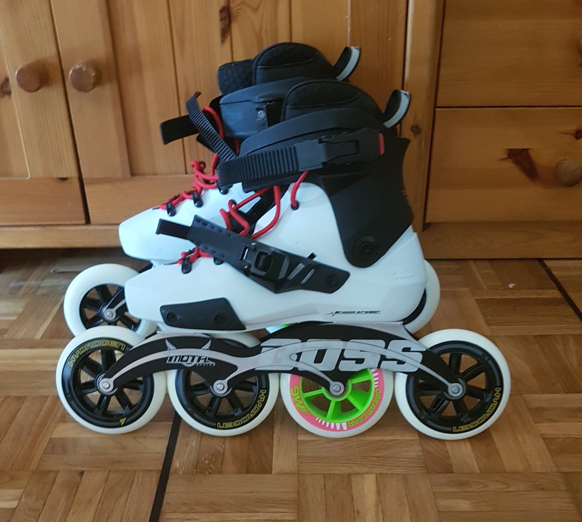 natanfreeskate's tweet photo. Moving up to 110mm Wheels . All it takes , is two mm risers to fit the Boot .
#inlinedownhill #rollerblade #gravitysports #hydrogenwheels #skatefast https://t.co/YyvVFEfdRQ
