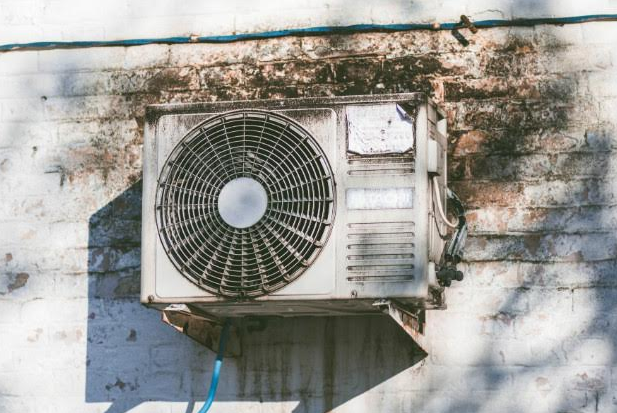 REMAX_Orlando's tweet photo. Here are 5 rental maintenance tasks to steer your property clear of long-term issues that will waste your time and money -https://t.co/Z7Mex6Wdl8 https://t.co/MT5JwL7WeB