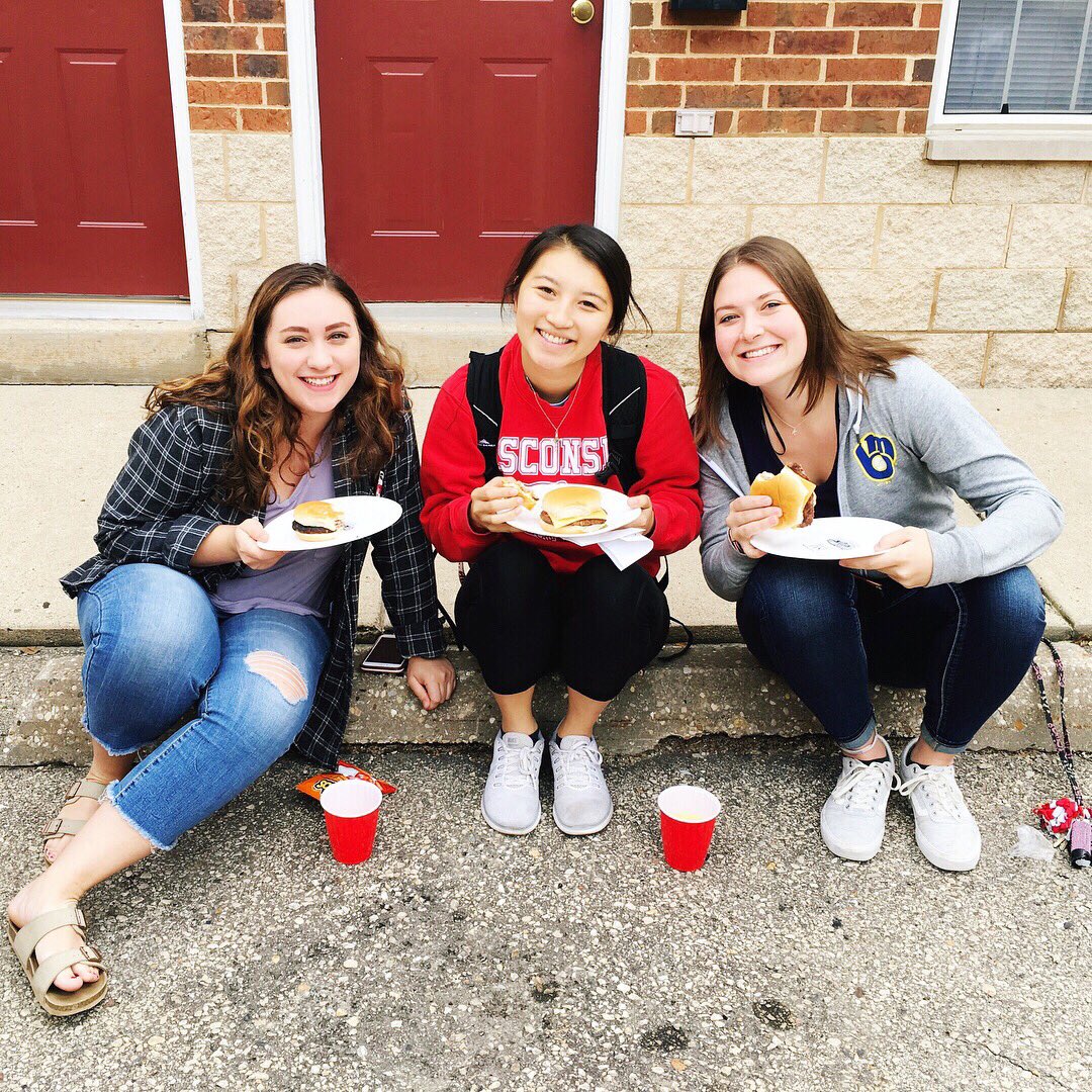 JSMPROP's tweet photo. So close to #4thofJuly weekend!!! We hope your holiday is filled with plenty of grilling and fireworks. 🍔🎆 Our downtown office will be closed on Thursday, but we'll be open on Friday from 8am-11am. https://t.co/vc25FPQpH0