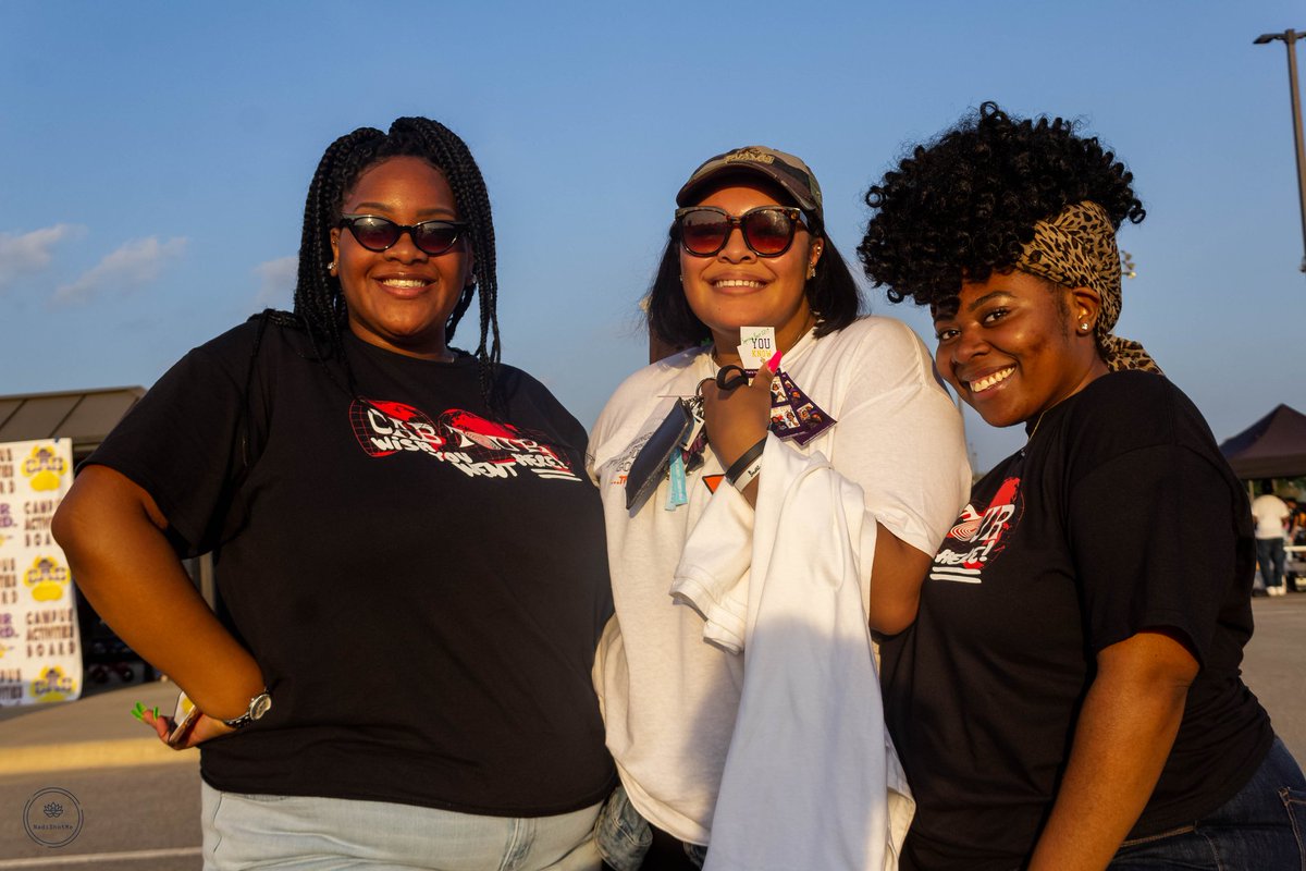 NadiShotMe's tweet photo. Some loosies from Springfest 2k19 Panther Palooza 💜💛💜💛 #pvamu #Springfest2k19 #NadiShotMe https://t.co/LF4nC7EbsD