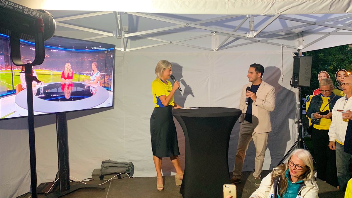 VM-feeling ikväll hos The Labyrinth! I halvlek fick jag damma av mina tidigare sportjournalist-skills och <a href="/shekarabi/">Ardalan Shekarabi</a> levererade en proffsig matchanalys. 
Han LOVADE att sluta bära fluga om Sverige tar VM-guld! 🏆🇸🇪  #almedalen #WorldCup2019