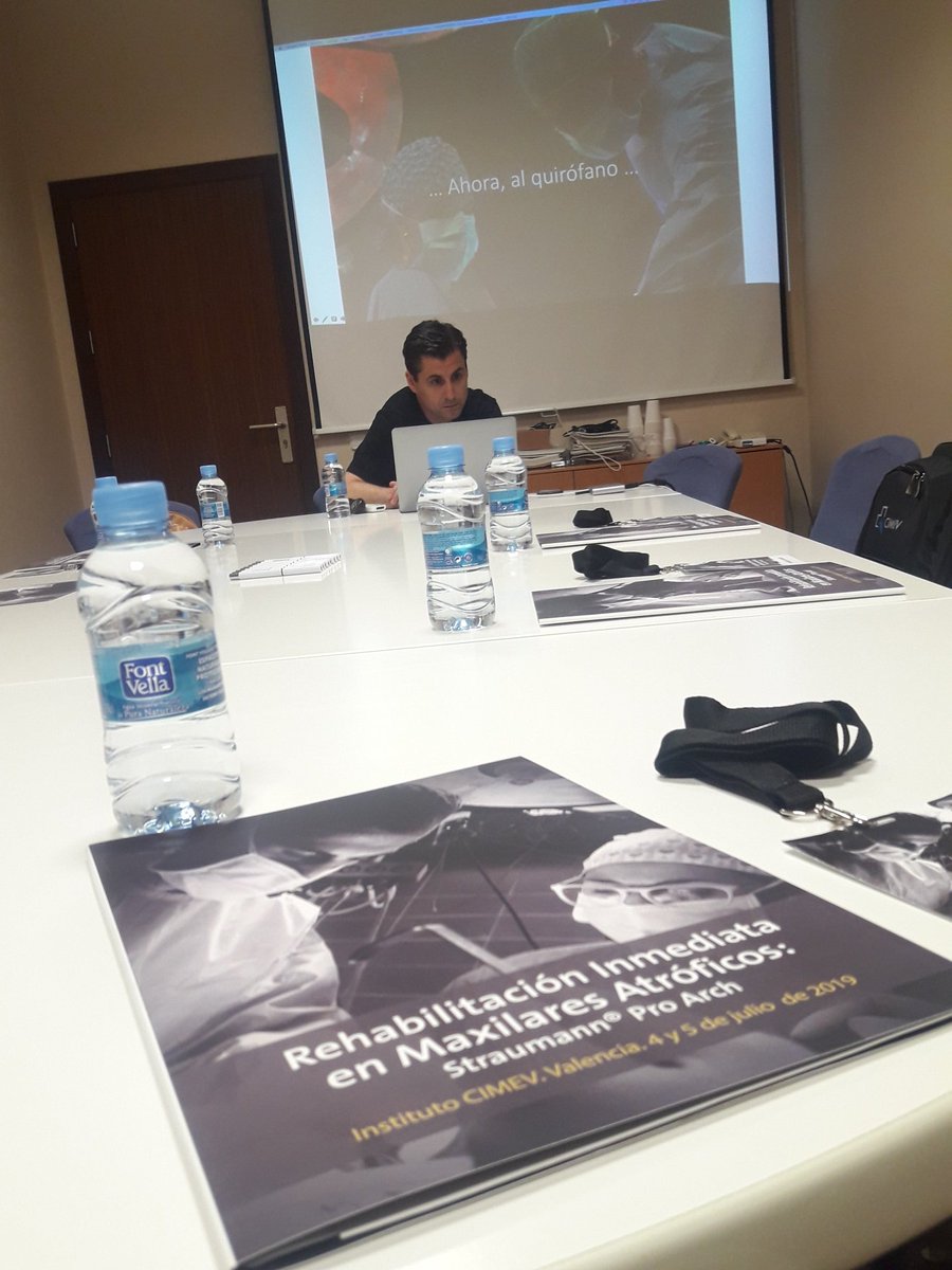 CIMEVClinic's tweet photo. Todo preparado para el Curso de Rehabilitación Inmediata en Maxilares Atróficos del Dr. @IsidoroCortell y la @DraRGonzalez_ con la colaboración de @StraumannES
#implants #implantesdentales #implantologiadental #proarch #straumann https://t.co/U56hf5c8ct