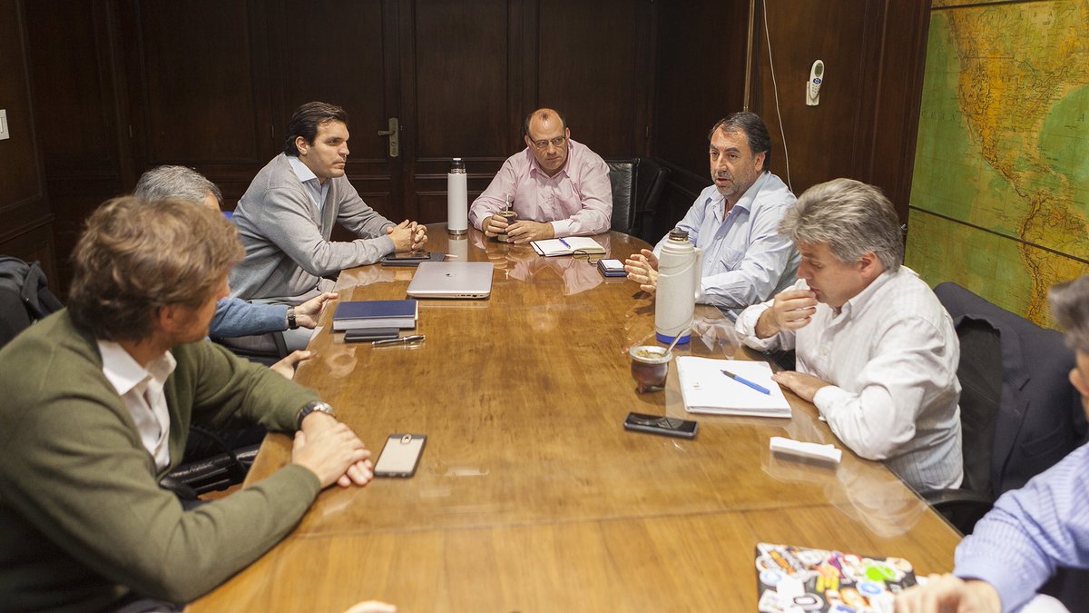 ambientepba's tweet photo. Productiva reunión de trabajo con @SenasaAR y @adelaguaBA para avanzar en  protocolos de actuación y optimizar las fiscalizaciones en conjunto , compartiendo información productiva y ambiental 💪 https://t.co/W3yMWpCCxX