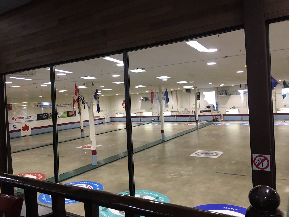 _LisaOhman's tweet photo. Great kick off last night to the Kelowna #FourFootCurling Camp @4footcurling So excited to be here with an amazing group of eager #curling campers. https://t.co/6EPitlBsZd