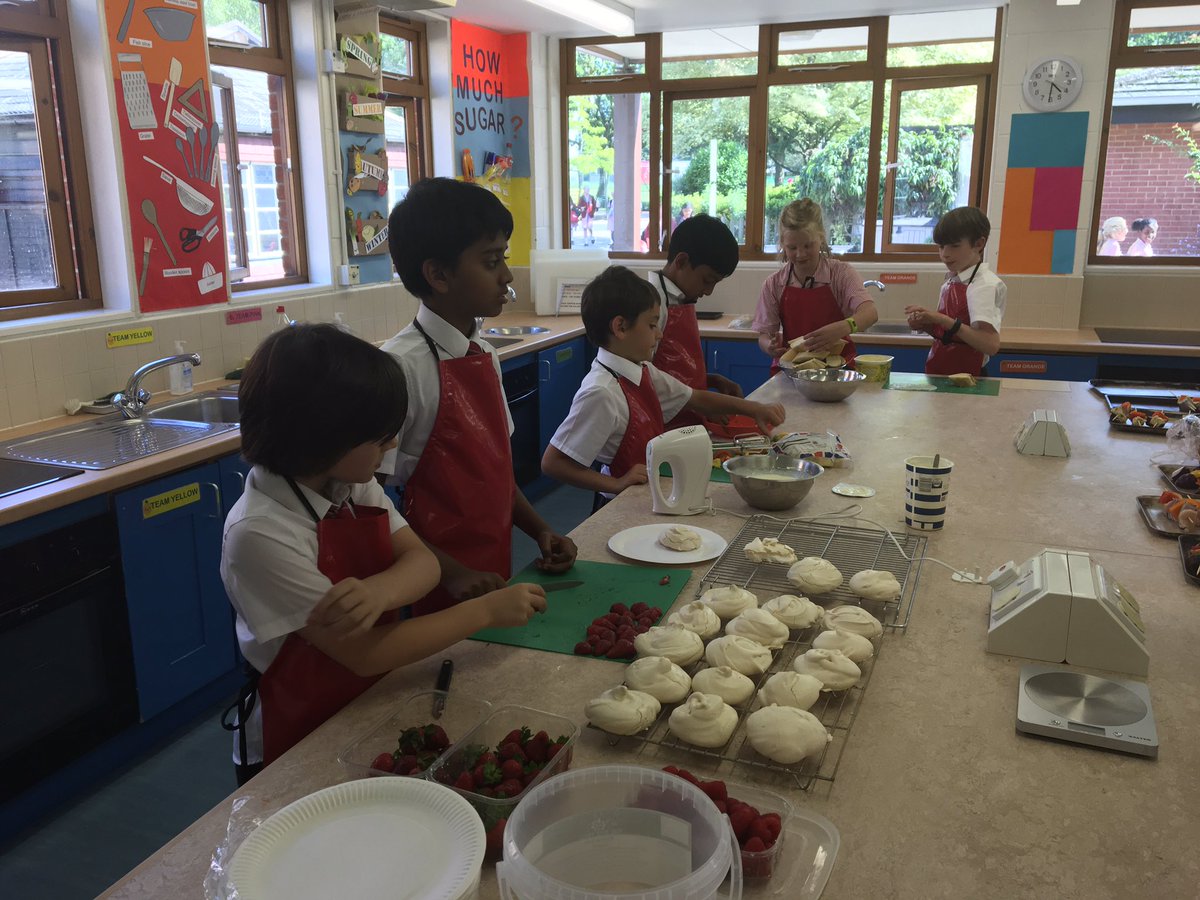 YMS_Create's tweet image. Mr Lawrence on the bbq