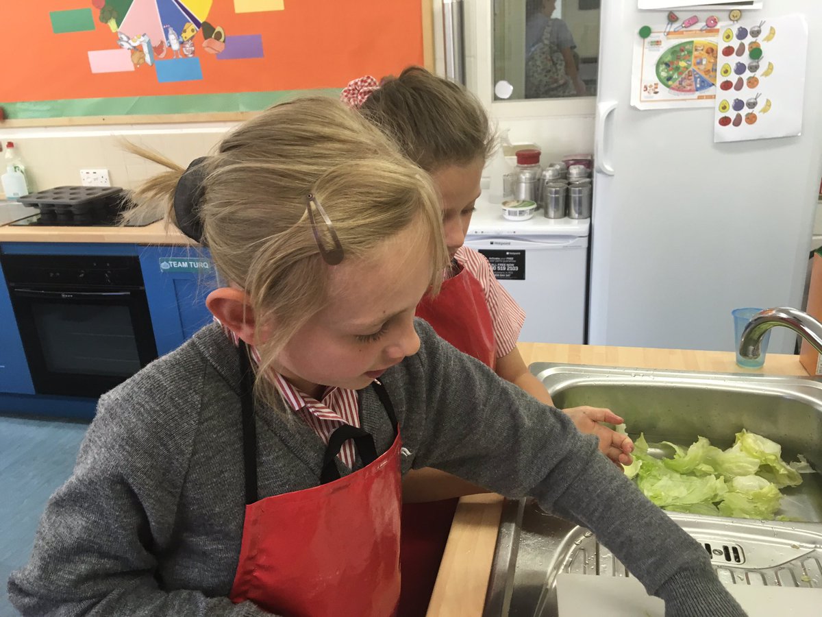 YMS_Create's tweet image. Mr Lawrence on the bbq