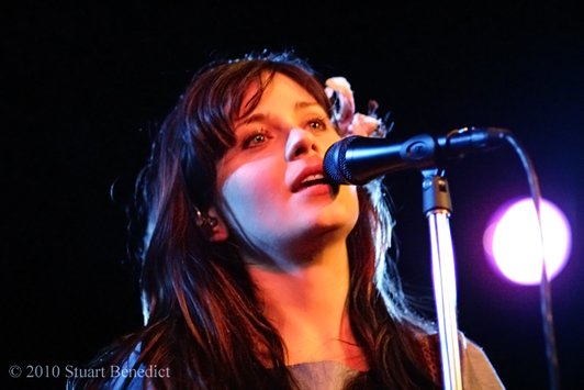 1 17  Happy birthday Zooey Deschanel    