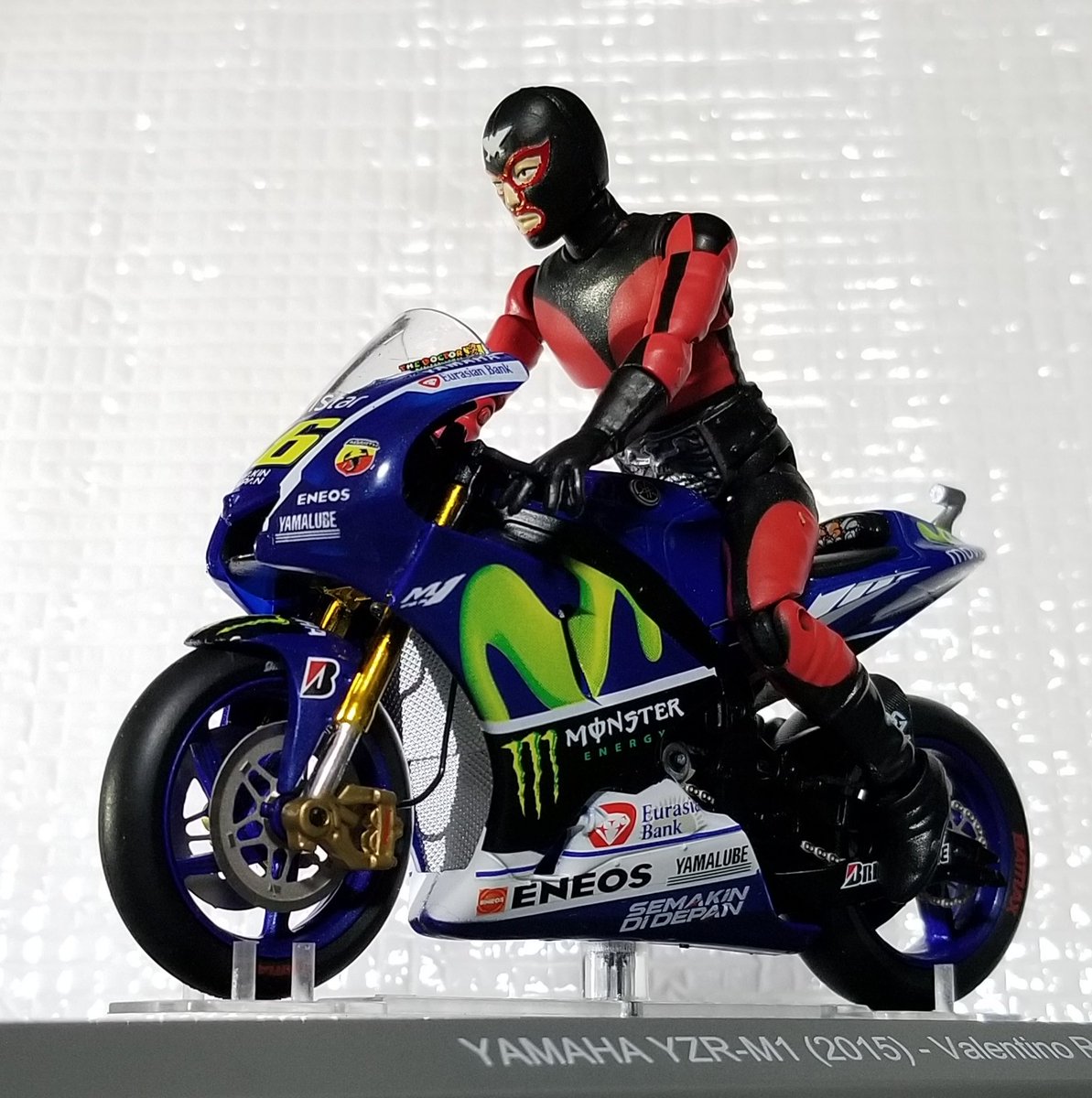 森園ラブ على تويتر バイクに興味のない僕が ディアゴスティーニ から今出てる Motogp オフィシャル バイクコレクション を買ったのは 掌動 に合うサイズだからだ オモ写