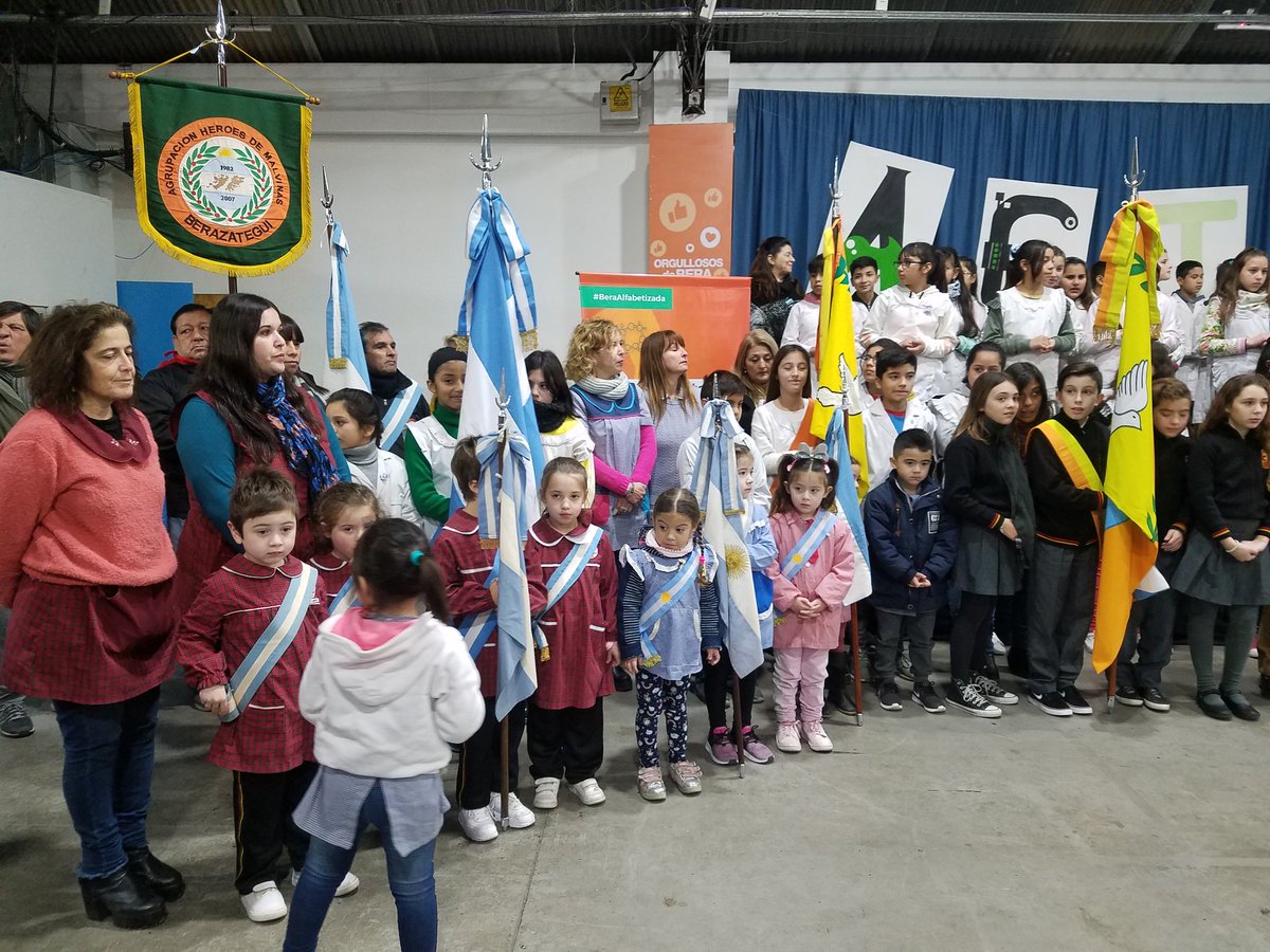 silandeluca's tweet photo. Estuvimos presentes junto a autoridades locales en la apertura de la Feria de Ciencias y Tecnología del distrito de Berazategui. Felicitamos a los 27 jardines de Infantes participantes, que dan a conocer cuánto aprenden los niños en su paso por el Nivel Inicial. https://t.co/dl3BxrxYbw