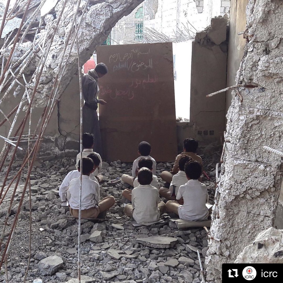 #Children are the beacon of hope. No matter the condition, they adopt. Only if we could have them in mind when starting a #war. Despite the hard conditions, #Yemeni children are still learning. But ARE WE LEARNING ANYTHING FROM THIS?

Photo: Mamari/ICRC