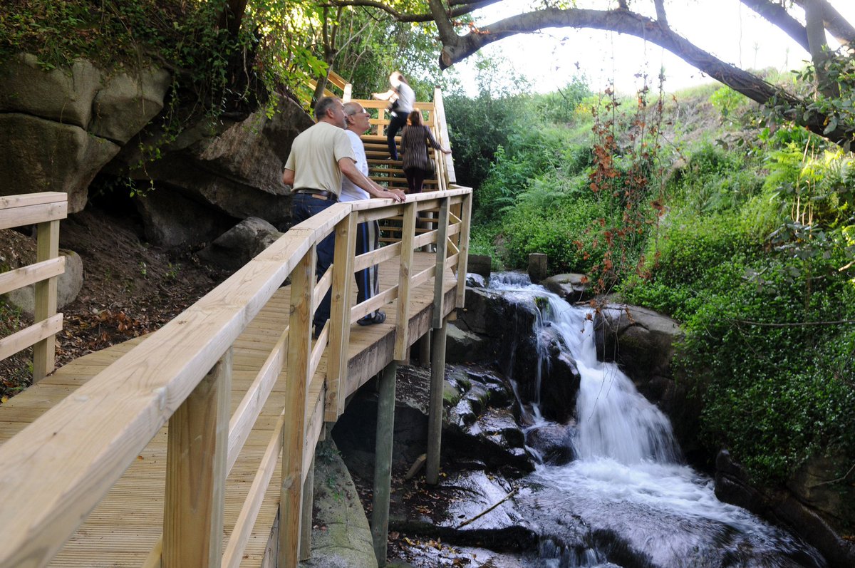 turisriasbaixas's tweet photo. ¿Quieres hacer senderismo en #RíasBaixas?
En la ladera sur de Monte Castrove encontrarás a lo largo del río Freixa un total de 23 molinos centenarios, dos de ellos en perfecto funcionamiento. Acércate a Samieira, en Poio, con #HambredeExperiencias 👉 https://t.co/SY6H0mUSH2 https://t.co/pkYFkbMATL