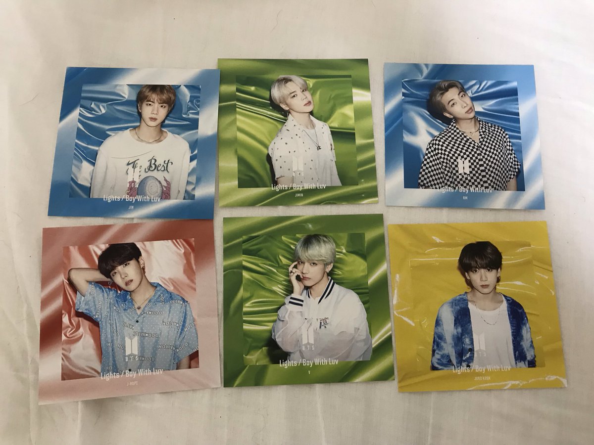 min_____09's tweet photo. BTS Lights 特典 メンバー別写真 シリアル 交換

譲 テヒョン ナム ジン ホソク ジミン グク（写真のもの）
求 握手会シリアル

気軽にリプ��願いします！🙇🏻‍♀️

#トレカ交換 #bts⁠ ⁠#握手会 https://t.co/29CLrlqYWG