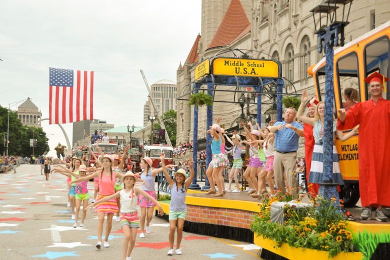 explorestlouis's tweet photo. Celebrate America's Birthday with the 137th @AmBirthdayParad in Downtown St. Louis at 9:30am: https://t.co/C7Kds0Blez #vpparade #explorestlouis https://t.co/VVAbeFsqxW