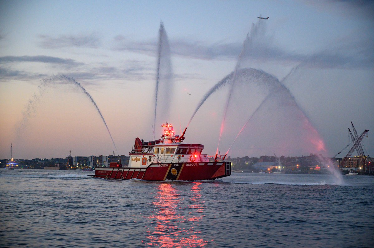 BostonFire's tweet photo. A perfect night as BFD-Marine Unit 1 puts on a beautiful display as they lead the Parade of Lights last night into the Boston Harbor. Photo by Jacob Clew. https://t.co/c4WG1QdRLF
