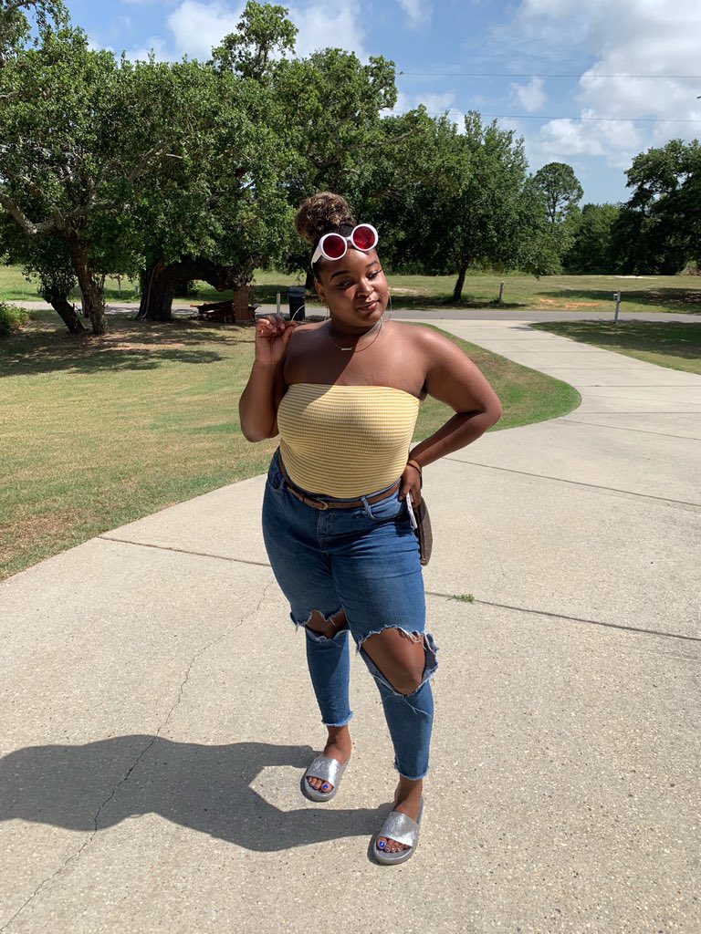 MikiMayy's tweet photo. @yaboyctuck I’m Makiya Evans ❤️
I’m from Little Rock, 
I’m Elementary Education Major📚, Minoring in Asian Studies❤️, 
Sophomore Szn🤩 https://t.co/hugccnCPzi