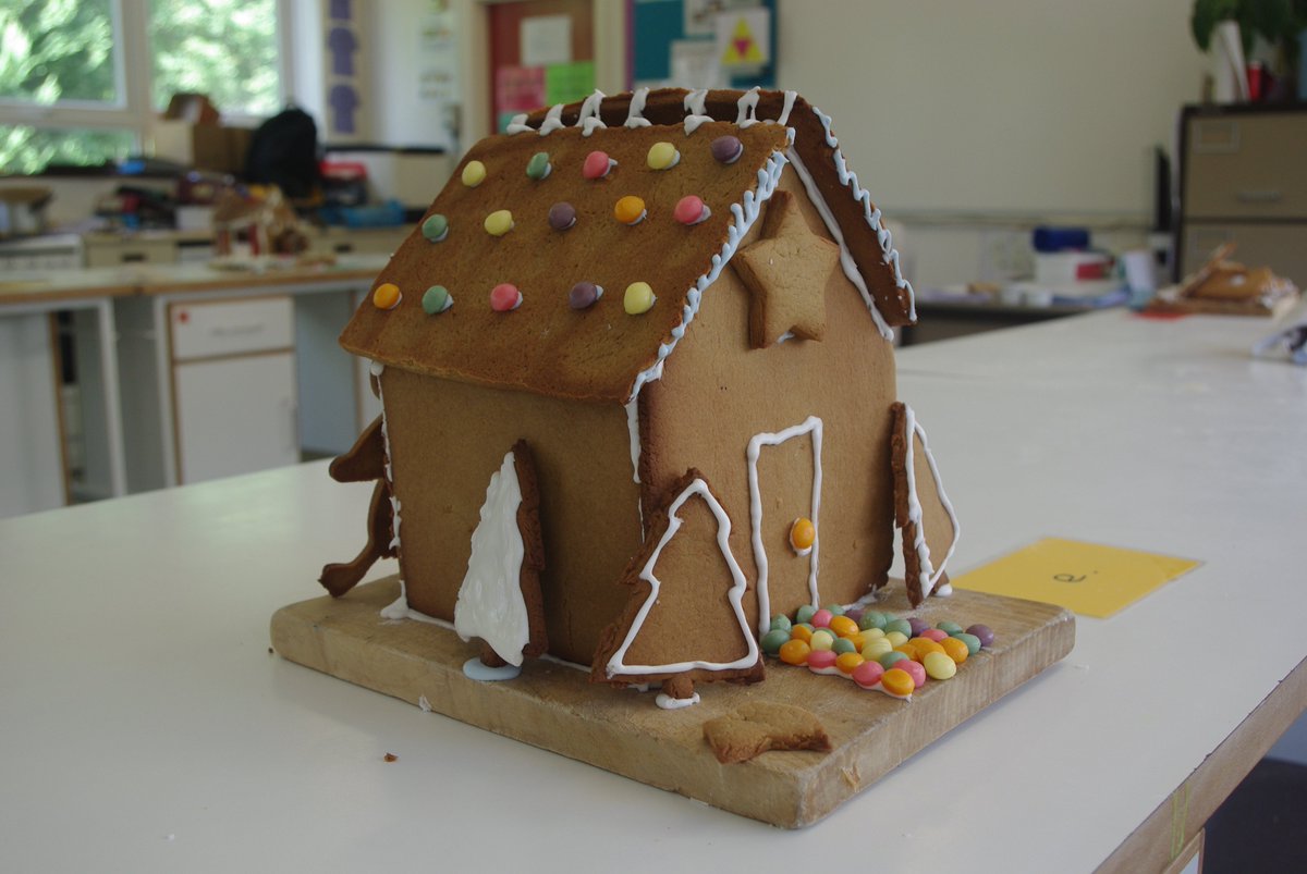 CDPStoday's tweet image. Today’s baking challenge for our (new) Year 10 teams was Gingerbread. Some great creative thinking. Looking forward to the next 2 days!  #EnrichmentWeek #BakingChallenge