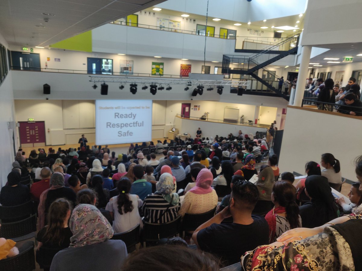 GrangeInclusion's tweet photo. Fabulous attendance at our Year 6 transition evening! @GrangeTech #granger #readytolearn https://t.co/mqK2daXzqz