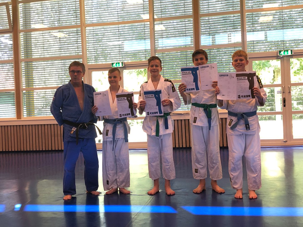 Blauwe judoband voor Marc (midden), Kata examen, meester Rob #tinohoogendijk