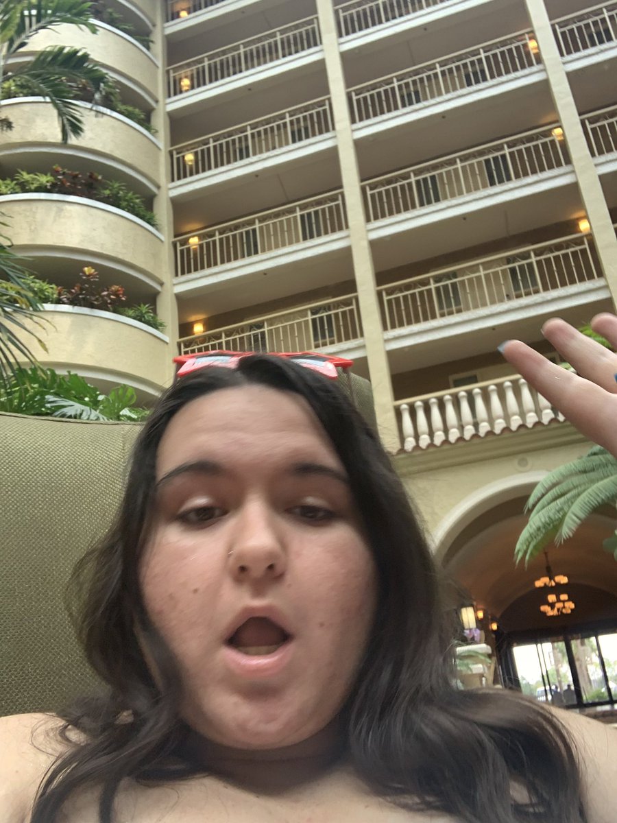 hailieturnerr's tweet photo. i didnt get the chance to say hey to @MAXMusic last year pls let me now @xl1067 #RHBVIPEntry https://t.co/6hpU8nlNFJ