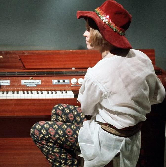 CtheCtheOpenC's tweet photo. RIP #BrianJones who founded the Rolling Stones, named them, and played multiple forms of guitar along with the piano, sitar, dulcimer, harmonica, mellotron, organ, marimba, recorder, saxophone, autoharp, oboe, kazoo, and maybe more. He could teach himself to play anything. https://t.co/SmIaq18TDU