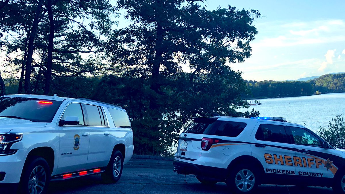 PickensCountyEM's tweet photo. Rapid response times coupled with caring compassion is what #PickensCountySC First Responders accomplished Tuesday afternoon along with @Oconeefire. Facing two separate emergencies on Lake Keowee, both teams worked as one to serve the community with efficiency. #teamwork https://t.co/LrpzHB3iQm