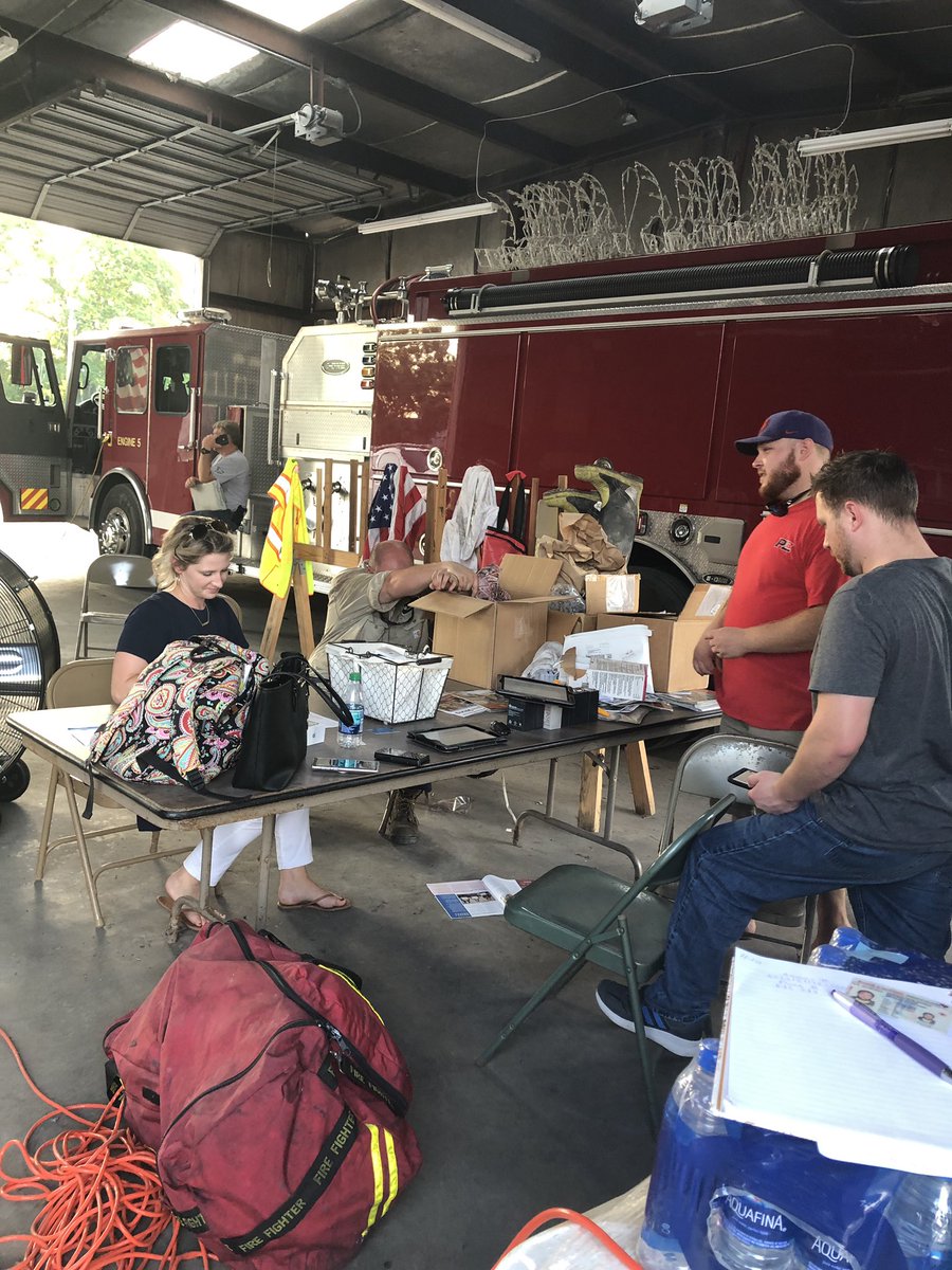 harleelynn5's tweet photo. #firstnet #tableday #firstnetgov #andrewssc #volunteer @overfield_jack @eniggemann https://t.co/lfcPaXPkLR