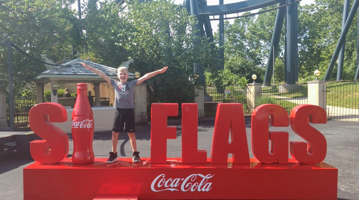 lbob98's tweet photo. Celebrating 'Merica @SixFlagsSTL 🎆 #July4thFest https://t.co/S3zpQF7kYD