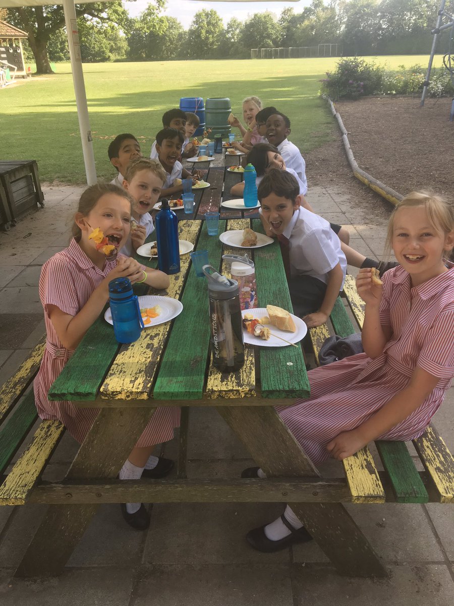 YMS_Create's tweet image. Tucking in! 😊