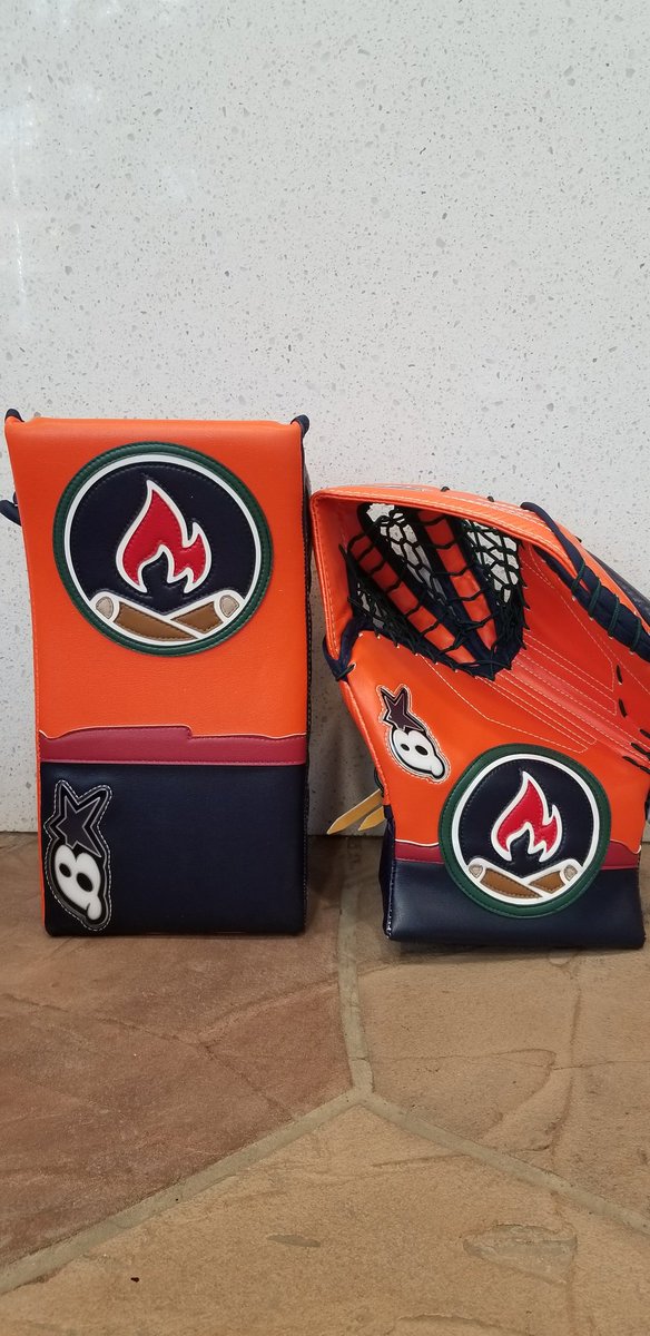 WMLInjuryLaw's tweet photo. The #AgentsofGood goalie pads have arrived for @tbayinjurylaw! Thx @goaliesonly! #hockey #goalie #tbay https://t.co/3zfk52TmKv