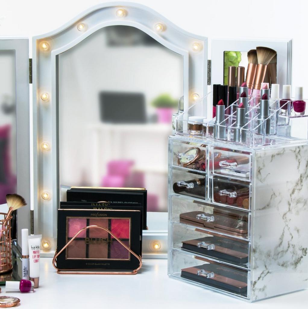 The #SorbusBeauty Medium Marble Makeup Organizer Set allows you to make the most of your #vanity table- space! ⭐️⁠
⁠
#vanity #vanitymakeup #vanitygoals #makeupguru #makeupblogger #makeuptrends #makeuporganizer #organizationgoals #makeuptray #vanitygoals #wednesdayinspo