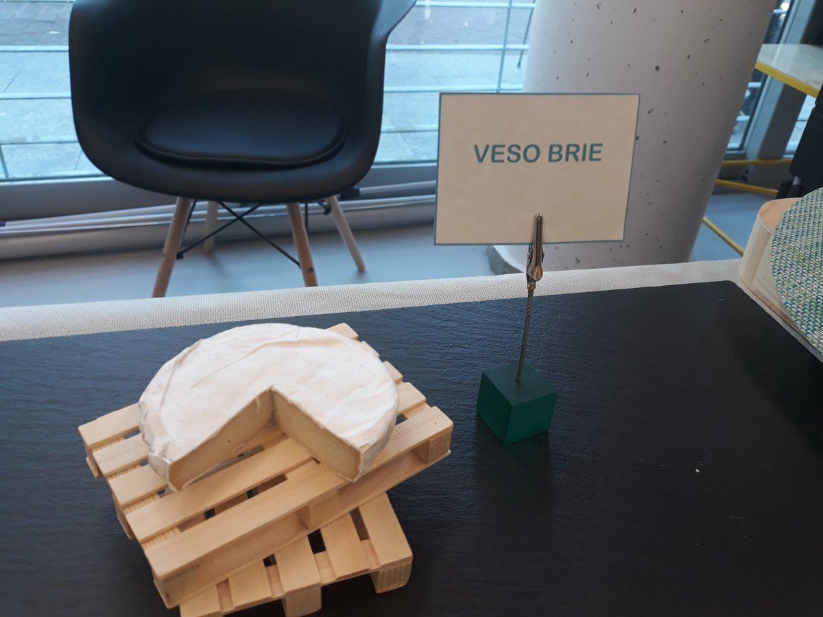 MARES_Madrid's tweet photo. ¡Comenzamos la ronda de presentaciones! Empezamos por @laveseria (en #instagram), un proyecto de #Vesos: Quesos vegano 🧀🧀 https://t.co/6FQ8FeZwed
