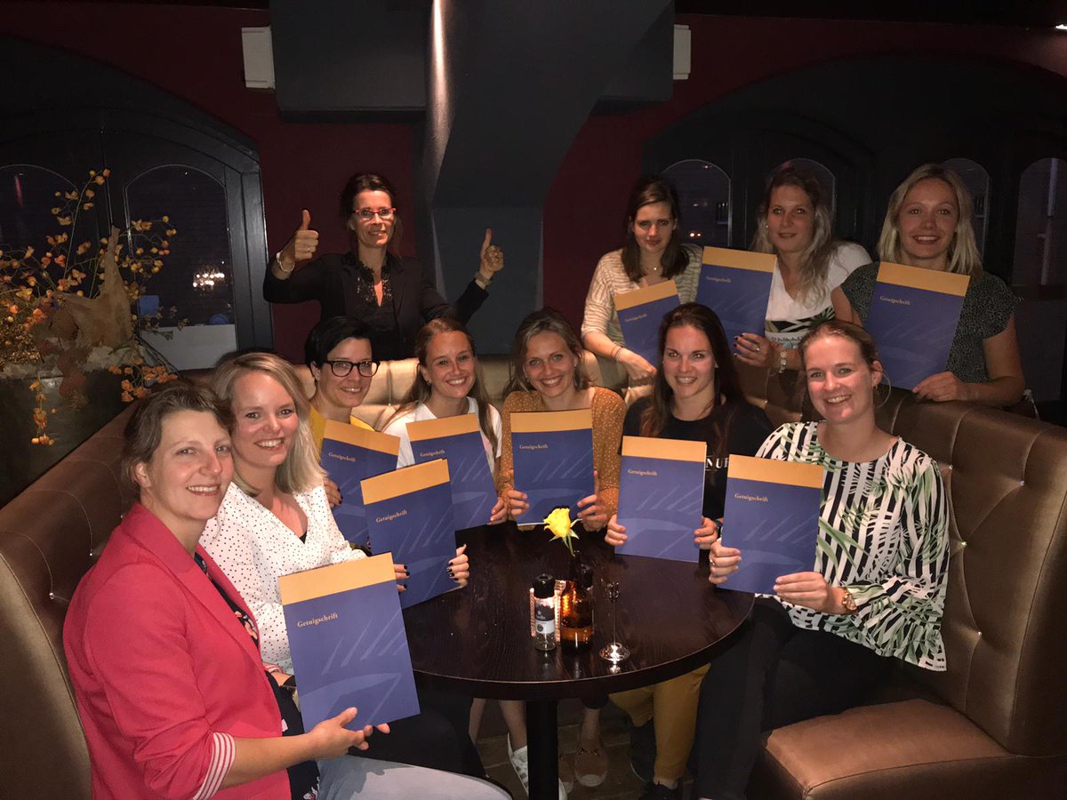 Groep betrokken basisschoolleerkrachten vanuit <a href="/vogApeldoorn/">Veluwse Onderwijsgroep</a>  hebben onlangs succesvol de tweejarige post Hbo leergang Bewegingsonderwijs afgerond! Succes met alle kennis en vaardigheden namens #IselingeAcademie en @BeweegWijs 
Op weg naar (nog) meer beweging in onderwijs!
