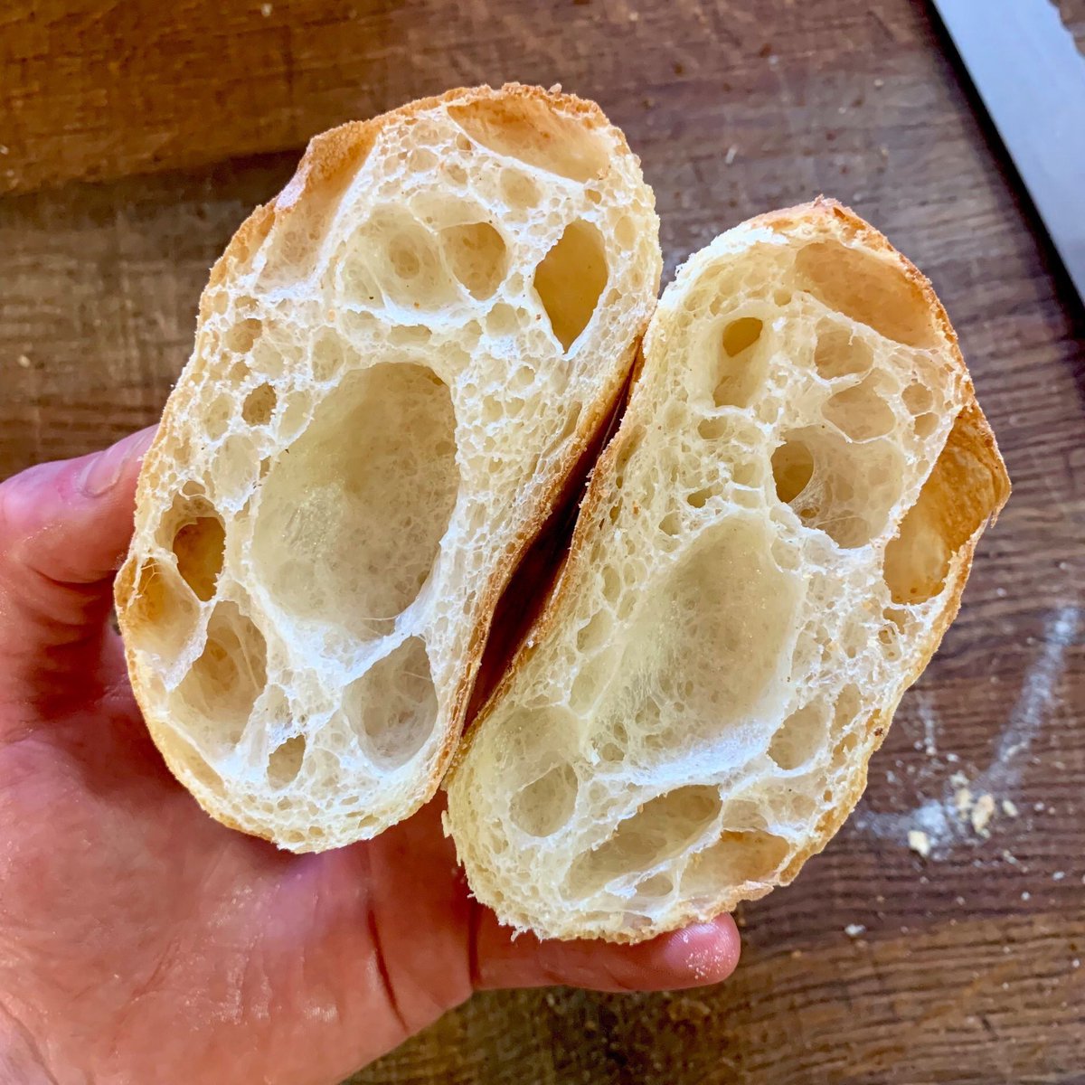 Our chef, Andrea, has both Italian and French roots. No wonder that on the table, among our original baking, there is a bread, which is a combination of Italian ciabatta and French baguette. And do you know what we called them? #Ciabette! #senses #warsaw #michelin