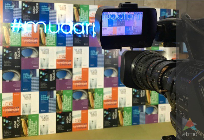 Atmo_Digital's tweet image. O cenário do programa ComVc da Votorantim, ficou lindo para receber o novo apresentador Marcelo Castelli, provando que as mudanças e a inovação fazem parte do DNA da empresa.
Ficamos felizes em transmitir o programa ao vivo para todas as unidades. #atmoit #comvc #aovivo  #insight