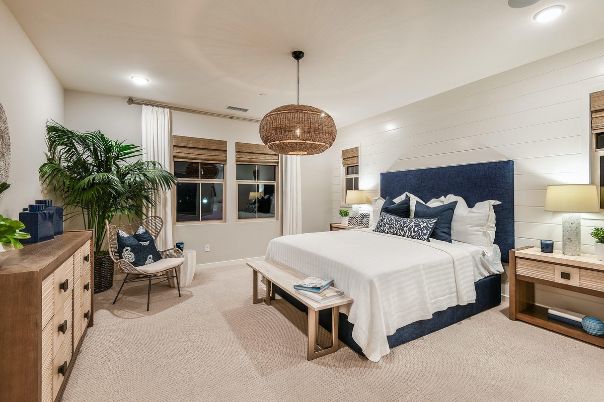 Would you enjoy this tropical decor or create something different? See more at fal.cn/32KCK #socalhomes #socalrealestate #orangecountyrealestate #orangecountyhomes #socalrealtor #socalliving #ocrealestate