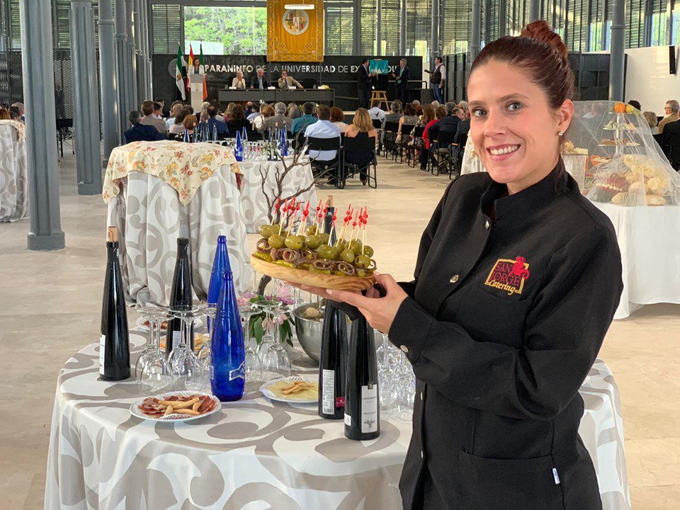 Para eventos profesionales y actos públicos, siempre mostramos nuestra mejor sonrisa...😁
#Catering #eventos #Extremadura