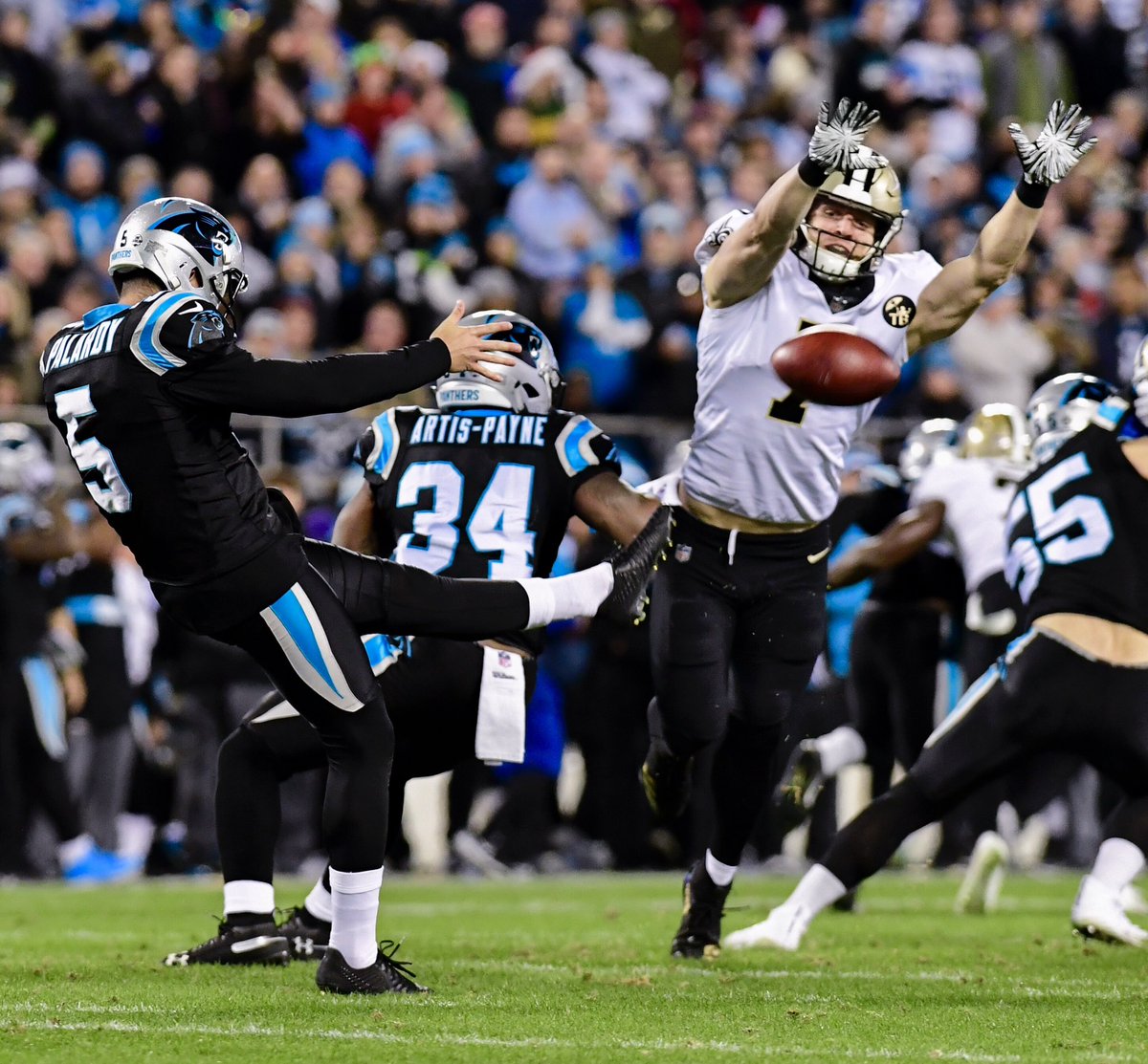Saints's tweet photo. Them: So what position do you play?

Taysom Hill: Yes. https://t.co/ciM4sDjRth