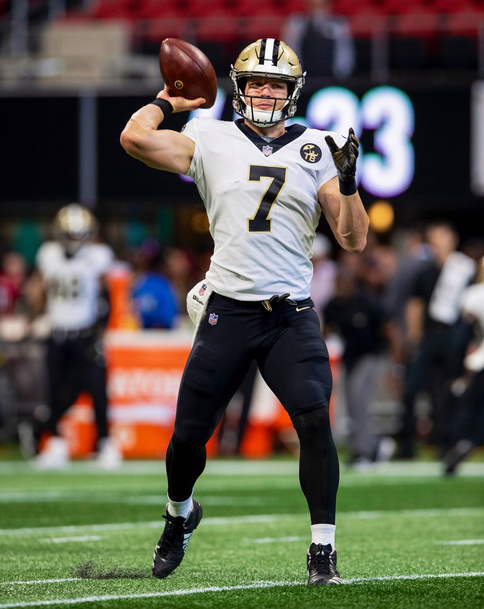 Saints's tweet photo. Them: So what position do you play?

Taysom Hill: Yes. https://t.co/ciM4sDjRth