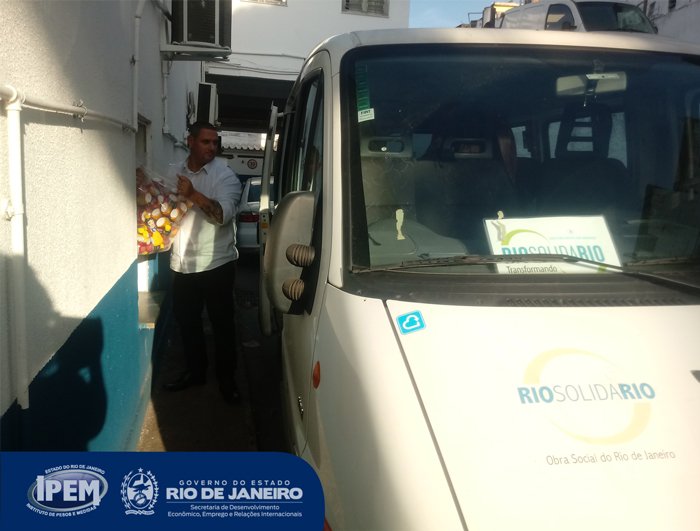 IPEMRIO's tweet photo. Doação para o Rio Solidário pelo IPEM/RJ. Vários produtos totalizaram mais de 700kg em doações, dentre os quais se encontravam produtos de higiene pessoal, limpeza geral e alimentícios.

#riosolidario #ipemrio #govrj #riodejaneiro #metrologialegal https://t.co/3PbbJfthnX