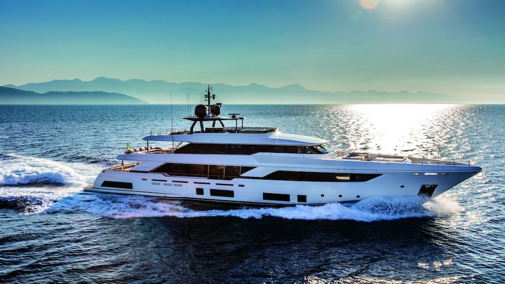 PerformanceB_MX's tweet image. The Navetta 37 is 37 metres long with a maximum beam of 8 metres. It features a new semi-planing hull with a bulbous bow that ensures the utmost efficiency in any sea conditions.
#CustomLine
#PerformanceBoats