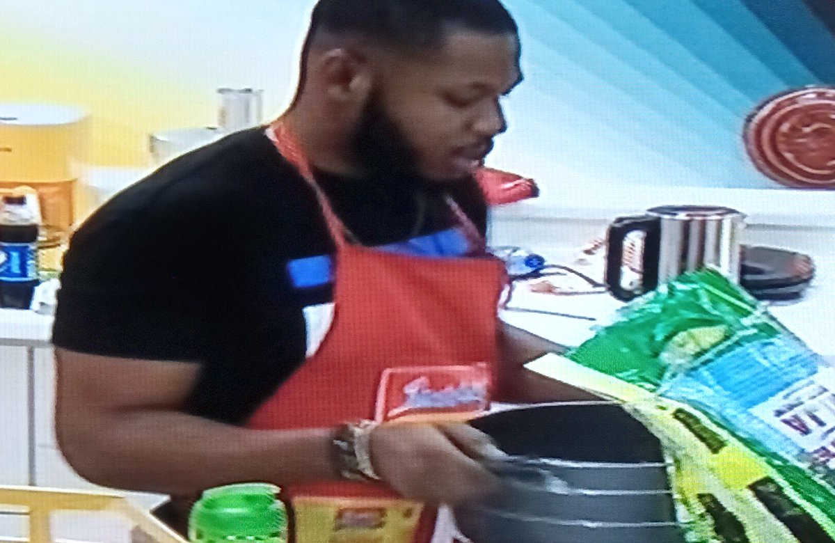 ChiomaPromiseC1's tweet photo. Frodd in the kitchen.
What more can a girl want😍
#Frodd #Froddnation #Teamfrodd 
#Froddstar #BBNaijaUpdates #BBNaija2019 #staysweet https://t.co/MrvjEjwV75