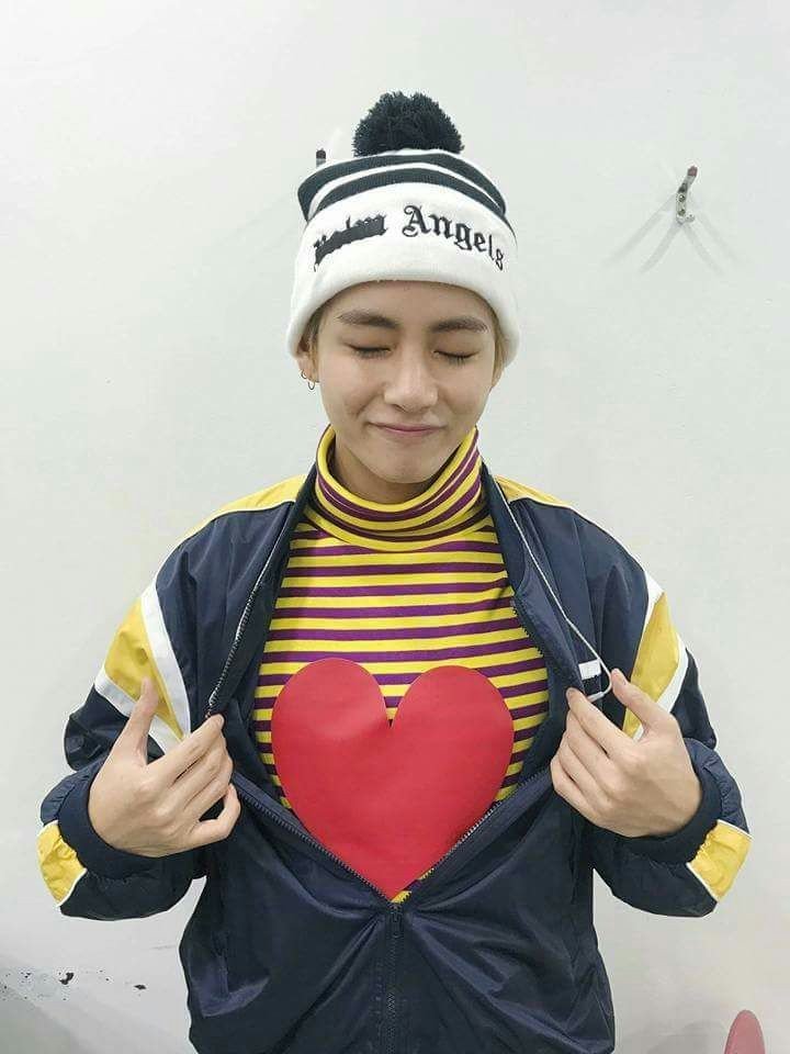 MinMinnie96's tweet photo. @jikookgxy @SHETOSDELJIMENO @BTS_twt Taaaa 😍😍 
@BTS_twt 
#LightsMVIsOutNow #HeartBeatMV #BTS #BoyWithLuv #KCAMexico @BTS_twt @BTS_twt https://t.co/aDOpj5iubB