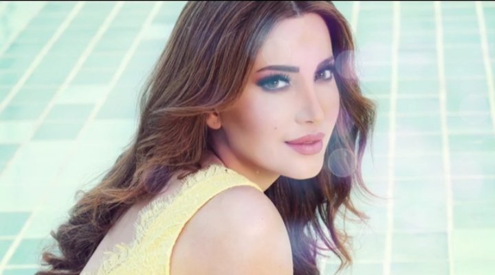 أرأيت النجوم ؟ كلاهما تبرق كبريق عينيك كجمال بسمتك التي تختم اوصاف الجمال #نسرين_طافش ..
#على_الحب_روح_وسلملي 
<a href="/NESREENTAFESH/">نسرين طافش</a>