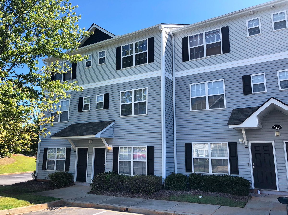 We have 4️⃣ apartments//townhomes left at 
📍University Village! 
 🛏4 Bedrooms 🛁4 Bathrooms 
🚲3.5 Miles from campus 🚍On the CATbus Route 🌟PACKED with Amenities and newly renovated clubhouse! 

📲864.654.7368
⌨️Tiger-Properties.com